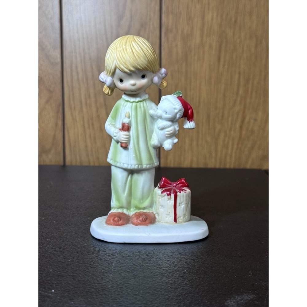 Vintage Christmas‎ Girl Child Figurine Figure with Kitten 5" Adorable